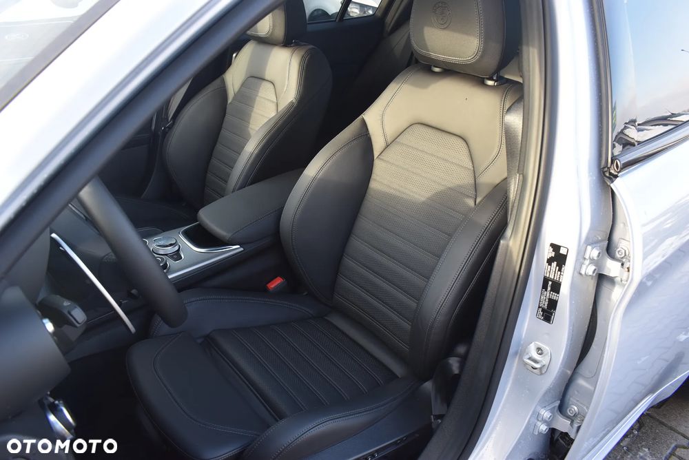 Alfa Romeo Giulia 2.0 Turbo Veloce Q4 - 10