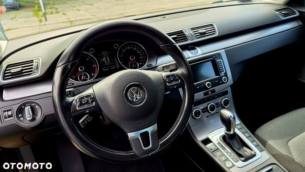 Volkswagen Passat 2.0 TDI Comfortline DSG - 10