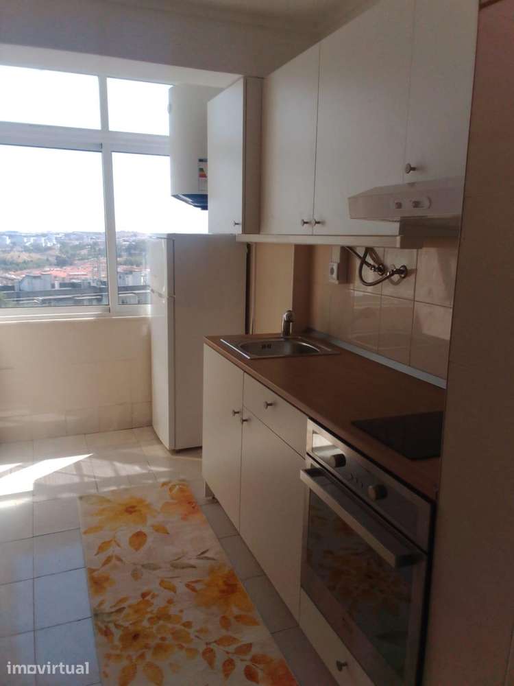Apartamento T2 em Massamá Renovado com varanda e elevador - Grande imagem: 4/26
