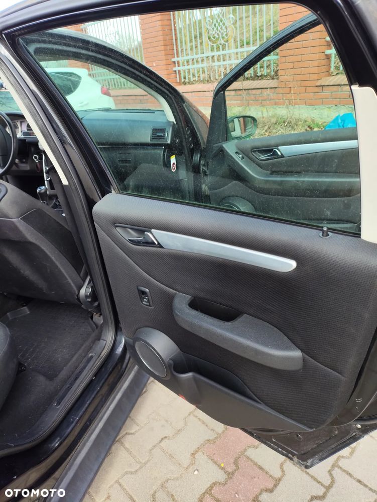 Mercedes-Benz Klasa B - 32