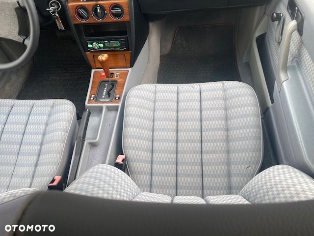 Mercedes-Benz W201 (190) - 23