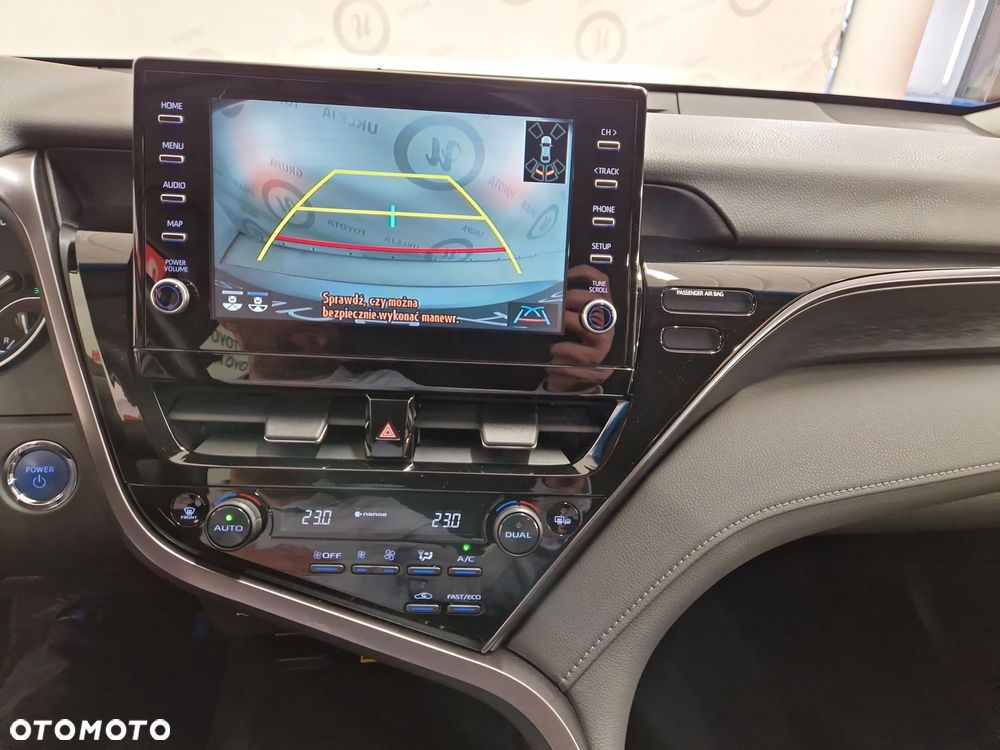 Toyota Camry 2.5 Hybrid Executive CVT - 17