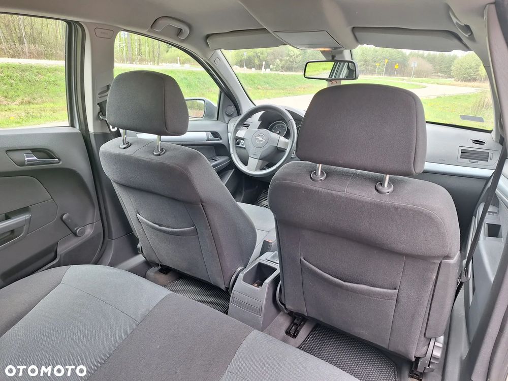 Opel Astra III 1.9 CDTI Essentia - 9