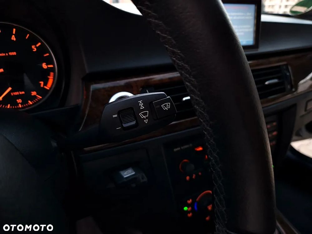 BMW Seria 3 320i - 33