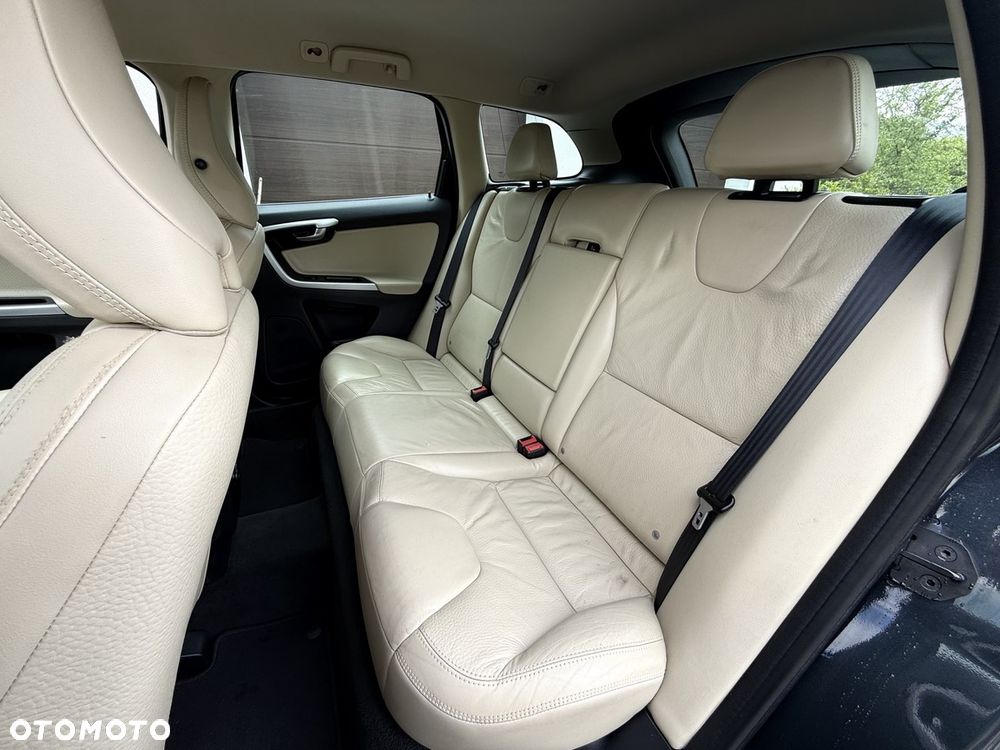 Volvo XC 60 DRIVe Momentum - 19