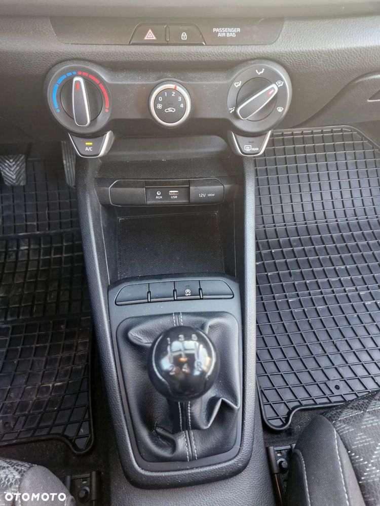 Kia Rio 1.2 M - 11