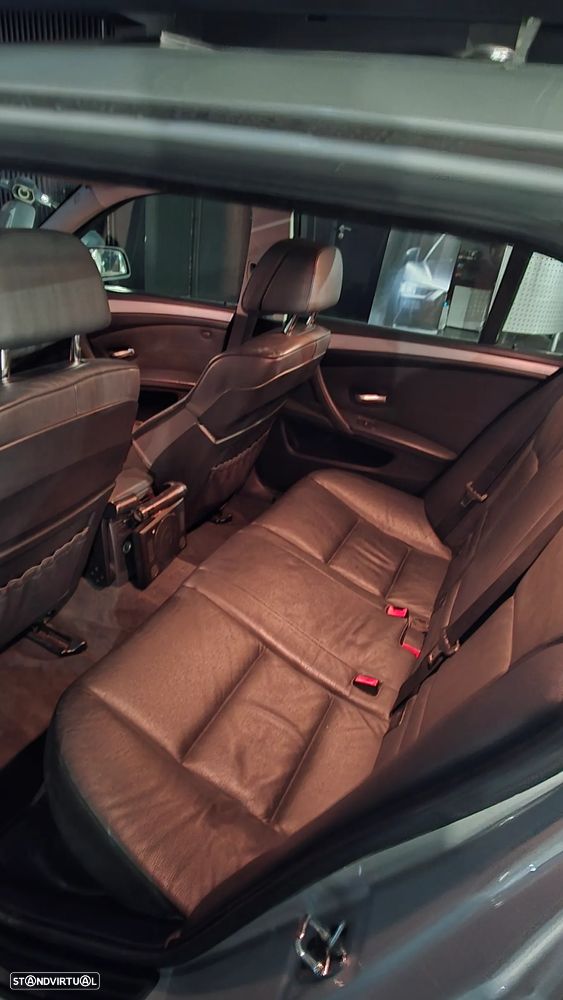 BMW 520 dA Touring Executive - 15