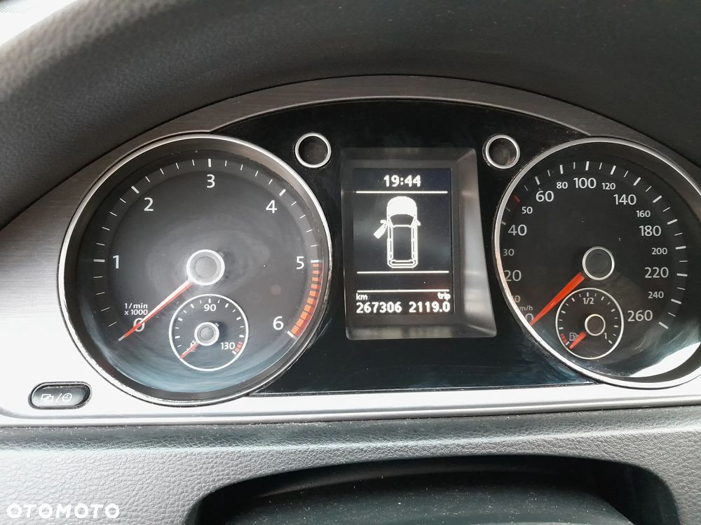 Volkswagen Passat 2.0 TDI BlueMotion Technology Comfortline - 12