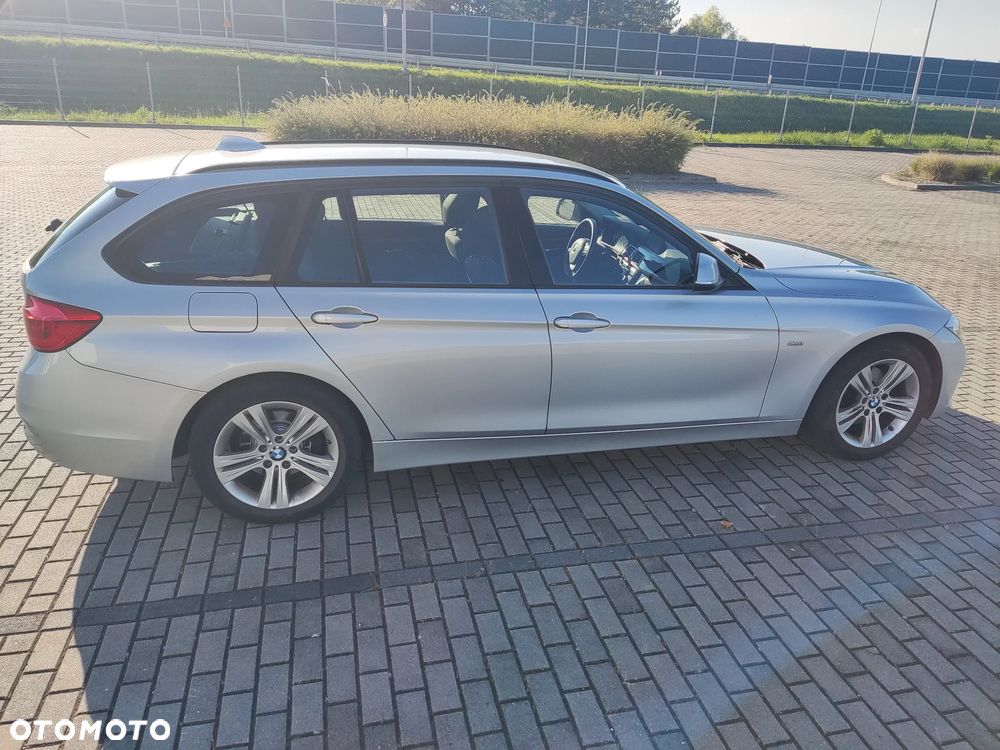 BMW Seria 3 320d Sport Line - 13