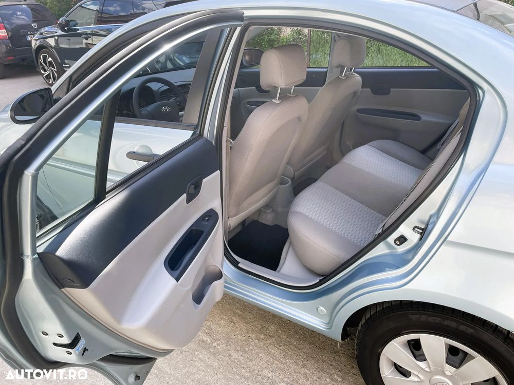 Hyundai Accent - 7