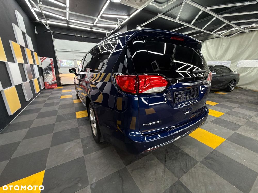 Chrysler Pacifica - 23