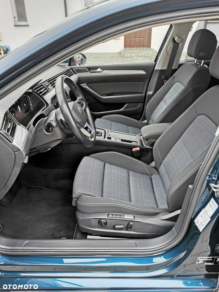 Volkswagen Passat - 10