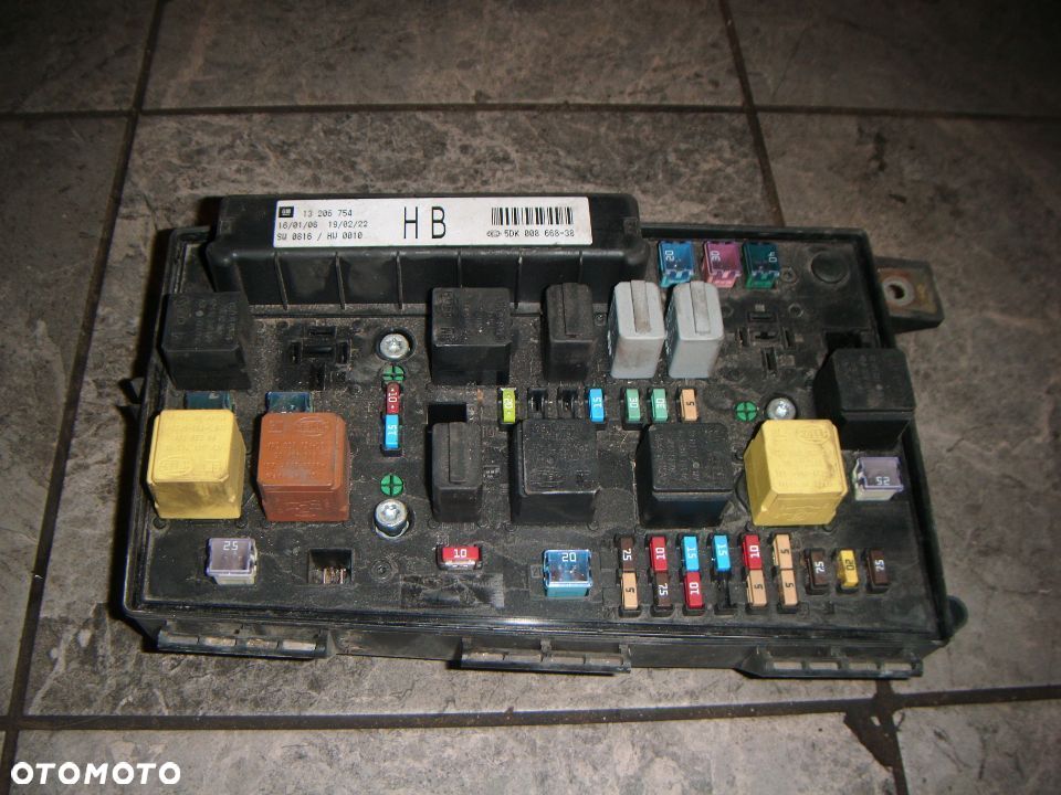 opel zafira b 1.9 cdti 06r  skrzynka bsi 13206754 - 1