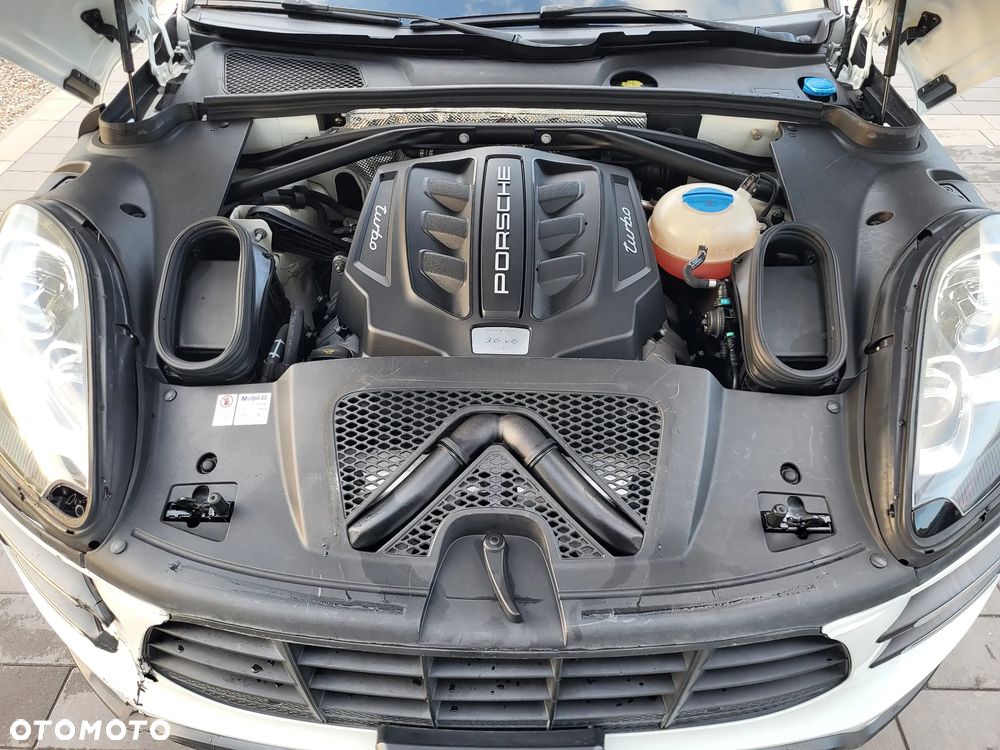 Porsche Macan Turbo PDK - 16