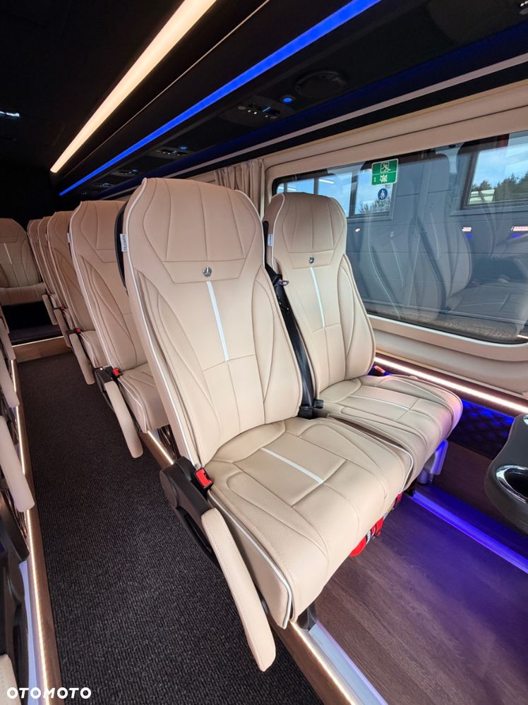 Mercedes-Benz Sprinter 519 - 19