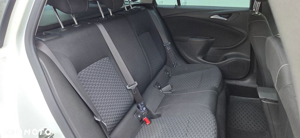 Opel Astra 1.6 CDTI Essentia - 36