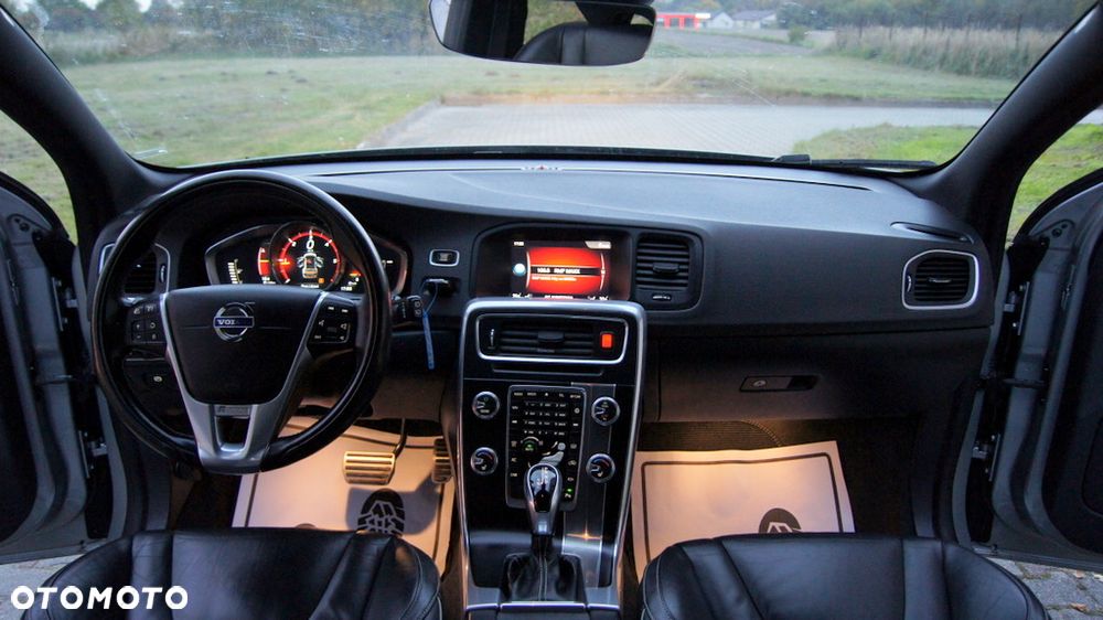 Volvo V60 D3 R-Design - 32