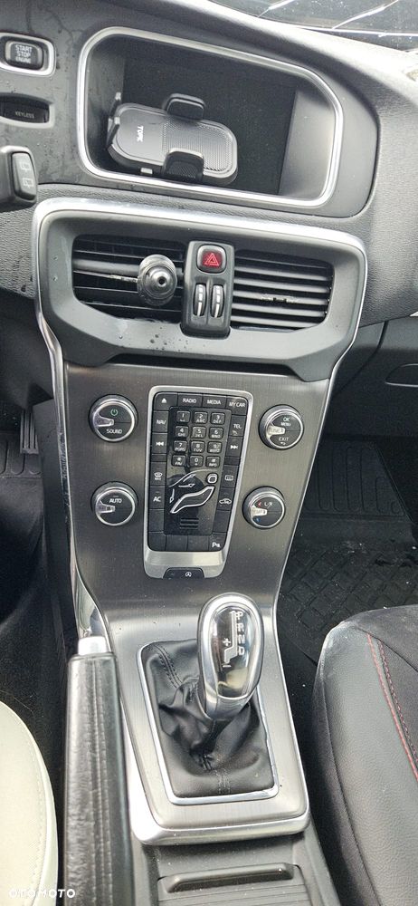 VOLVO V40 II 12 - 16 2.0 D5204T6 - HAK HOLOWNICZY BELKA KULA - 22