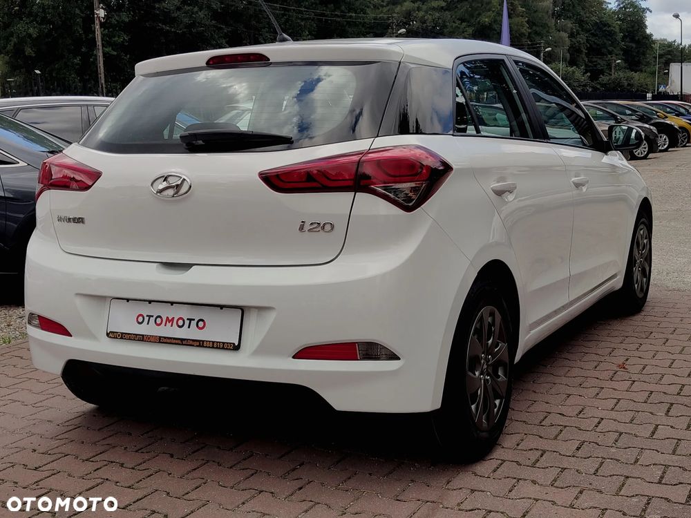 Hyundai i20 blue 1.2 - 9