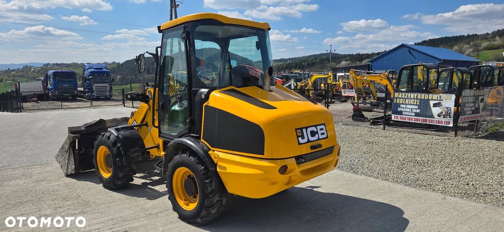 JCB 406 - 1