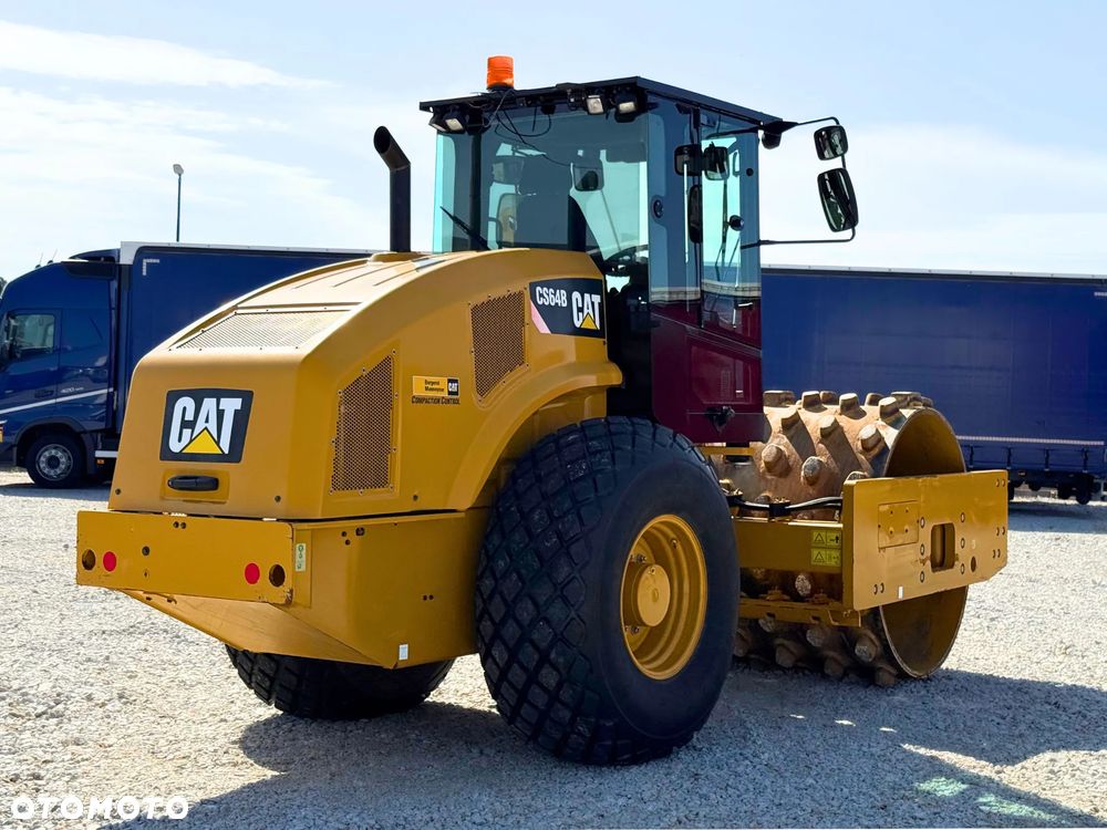 Caterpillar WALEC WIBRACYJNY / CS64B / KLIMATYZACJA / CAT - 4
