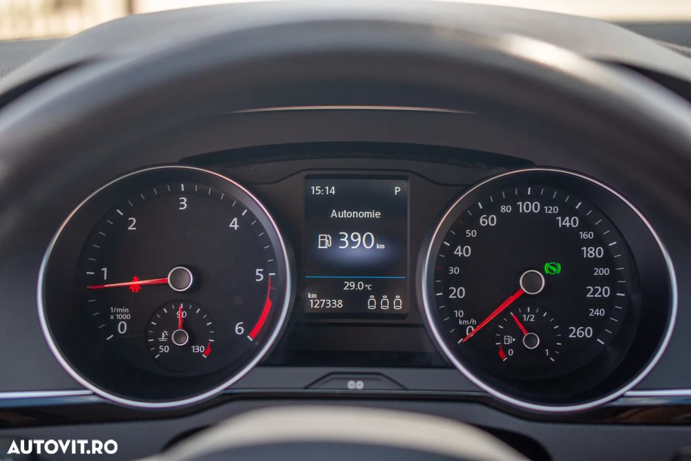 Volkswagen Passat - 20