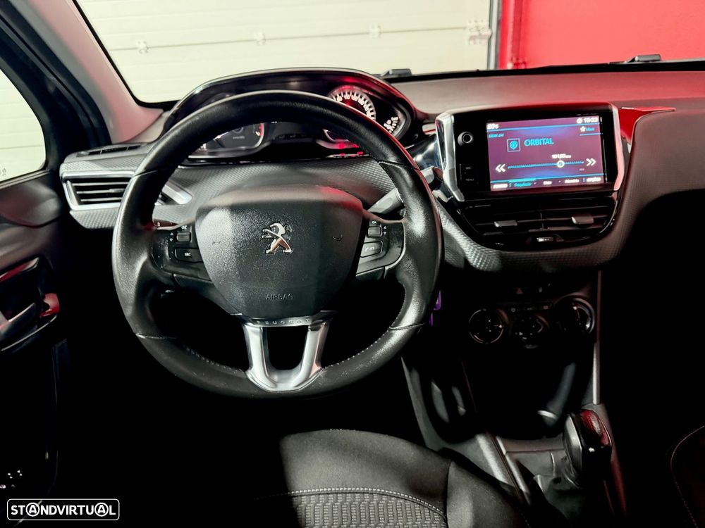 Peugeot 208 1.2 PureTech Style - 24