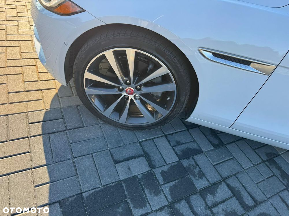 Jaguar XE - 36