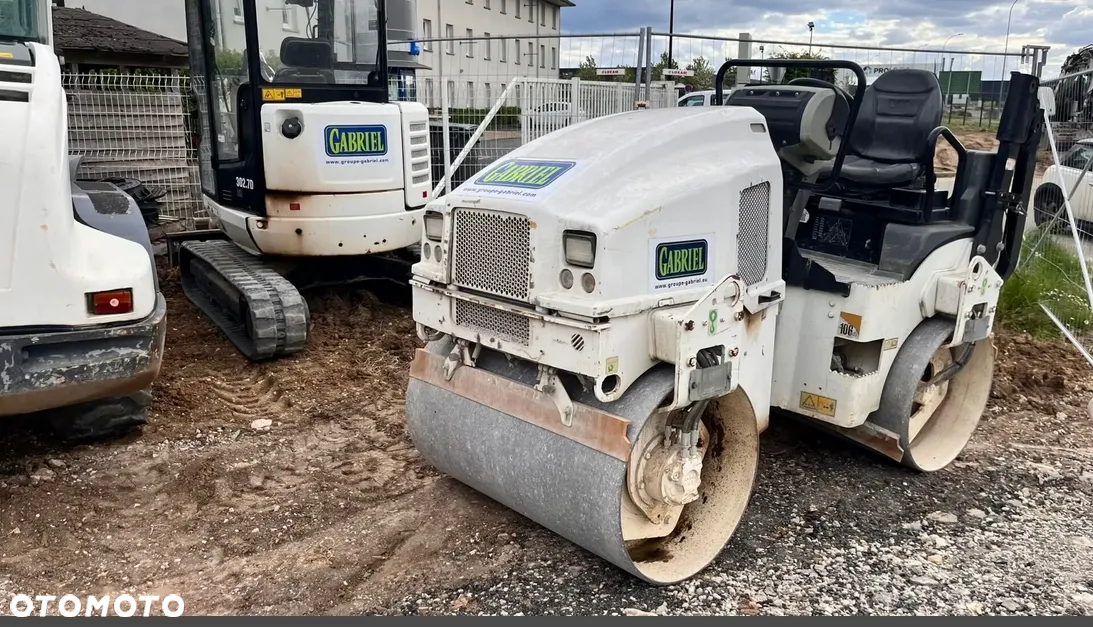 Caterpillar CAT CB 24 B cat CB24B walec drogowy - 4