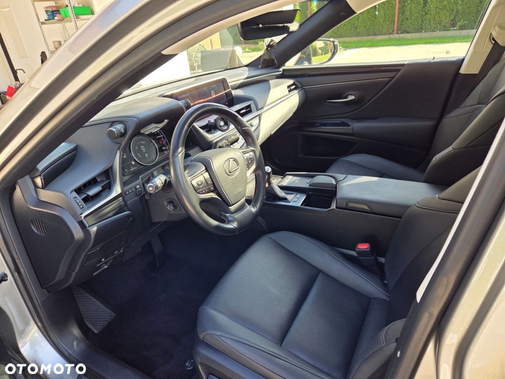 Lexus ES - 5