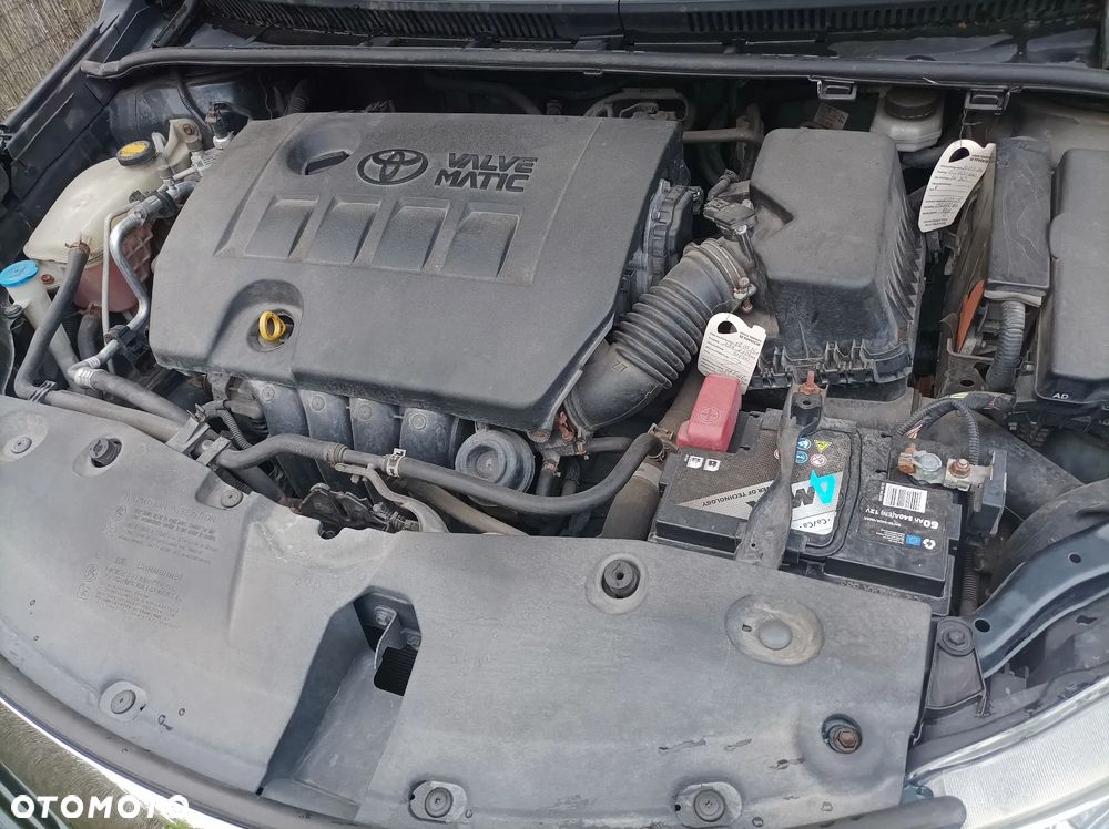 Toyota Avensis 1.8 Sol plus NAVI - 17