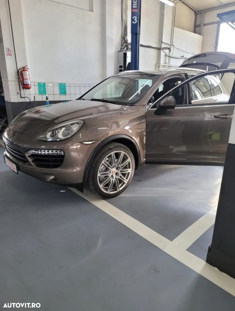 Porsche Cayenne - 2