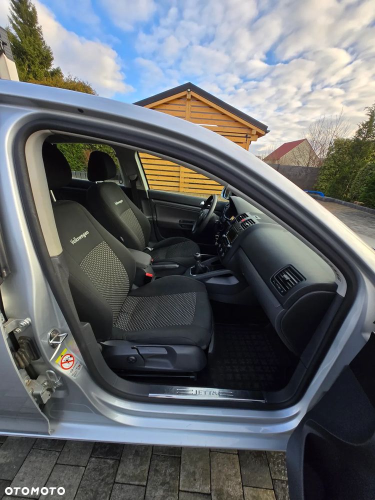 Volkswagen Jetta 2.0 TDI Sportline - 37