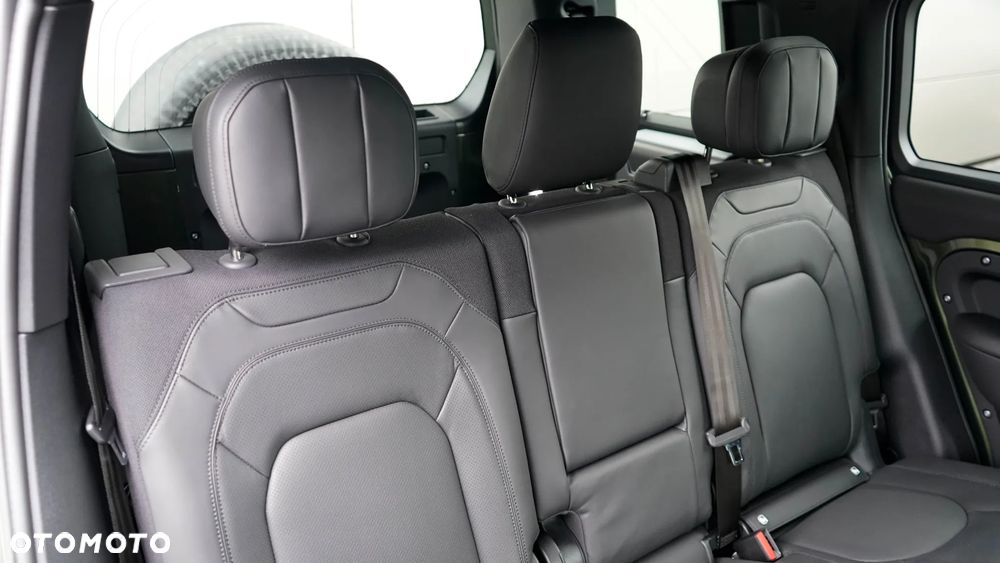 Land Rover Defender 3.0 D350 mHEV X - 36