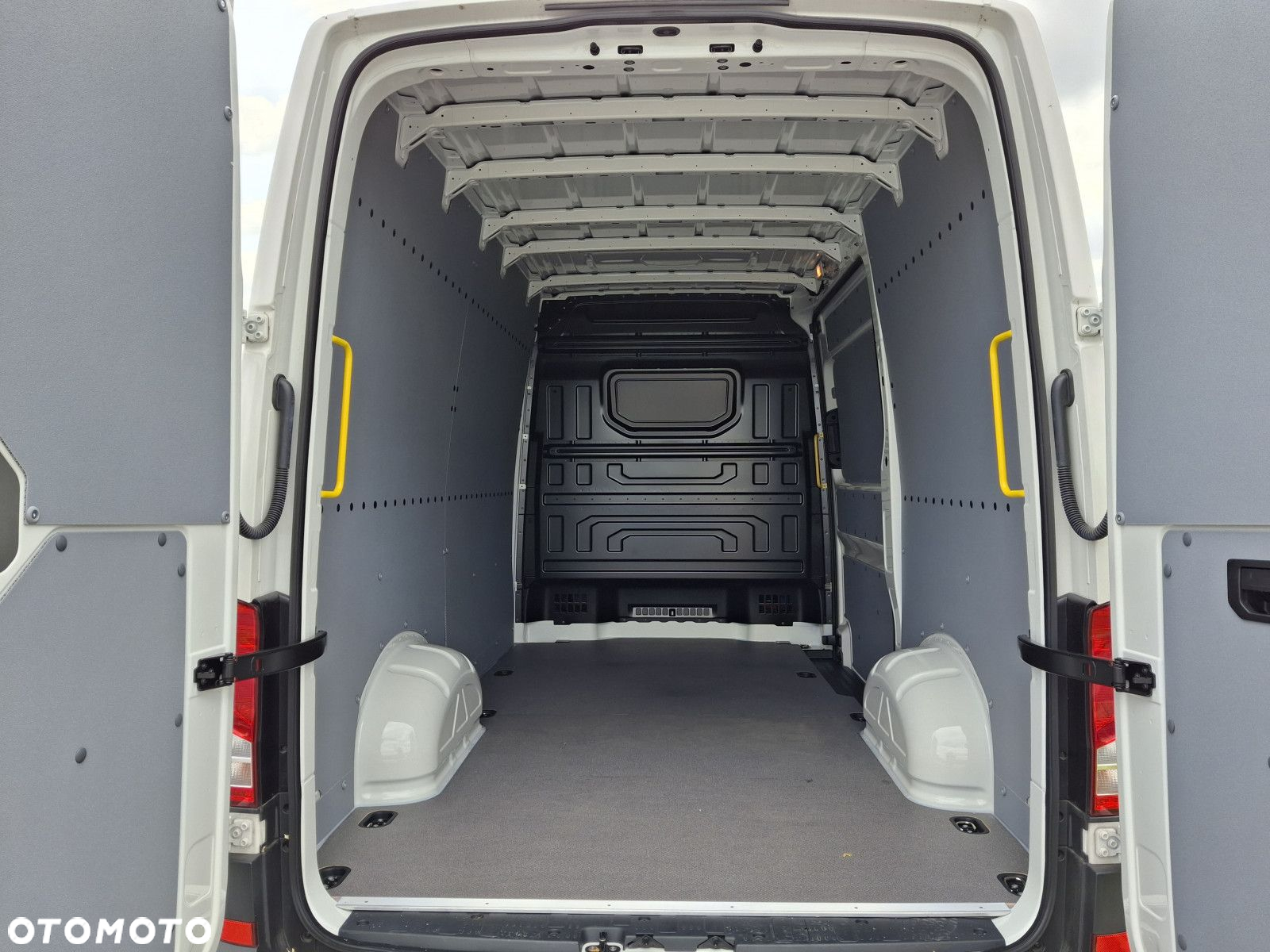 Volkswagen Crafter 2.0 TDI Manual ZABUDOWA - 8