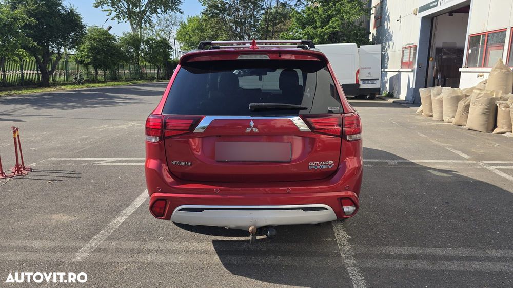 Mitsubishi Outlander PHEV 2.4 L 4X4 Instyle - 16
