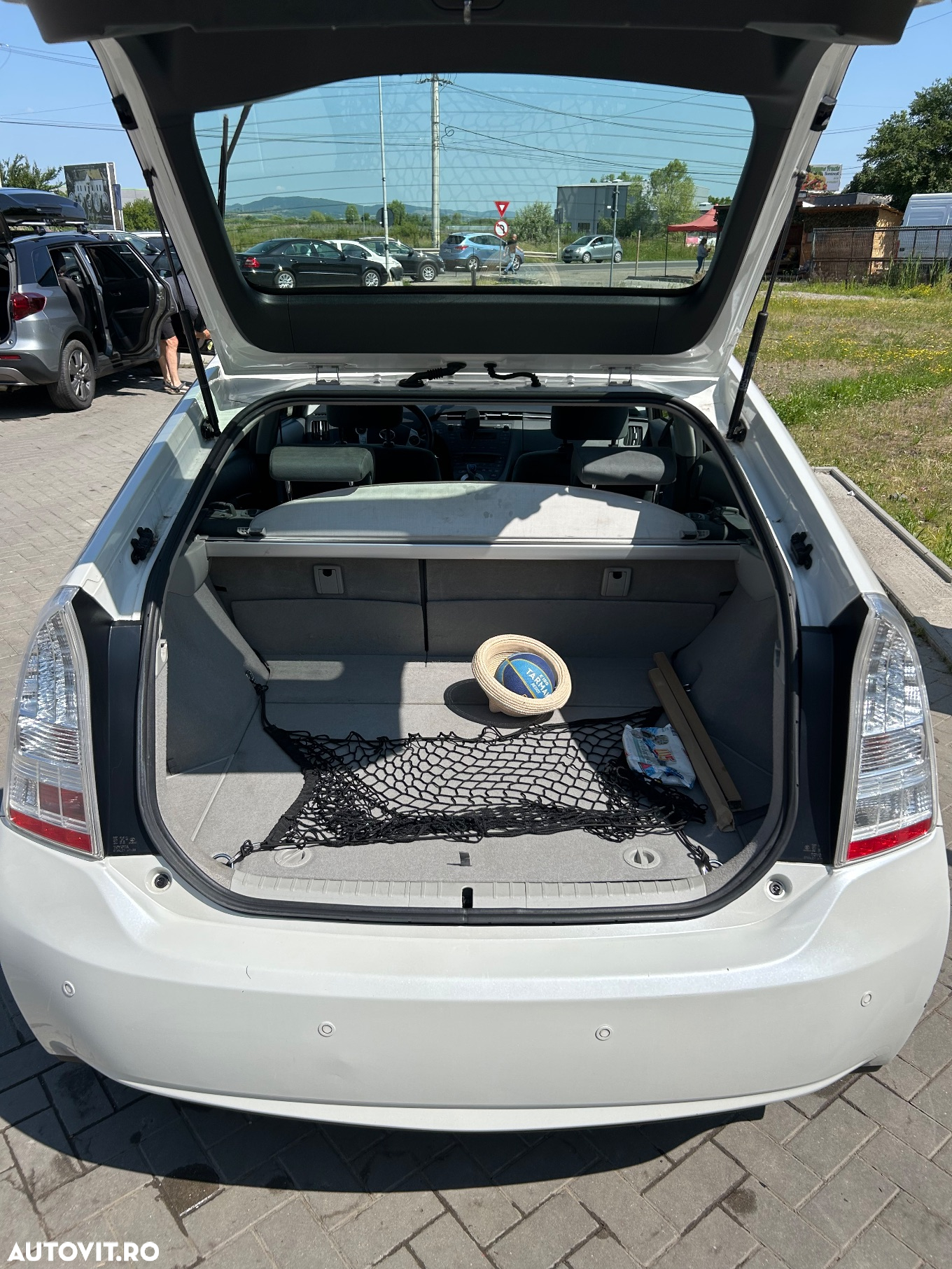 Toyota Prius (Hybrid) Sol - 14