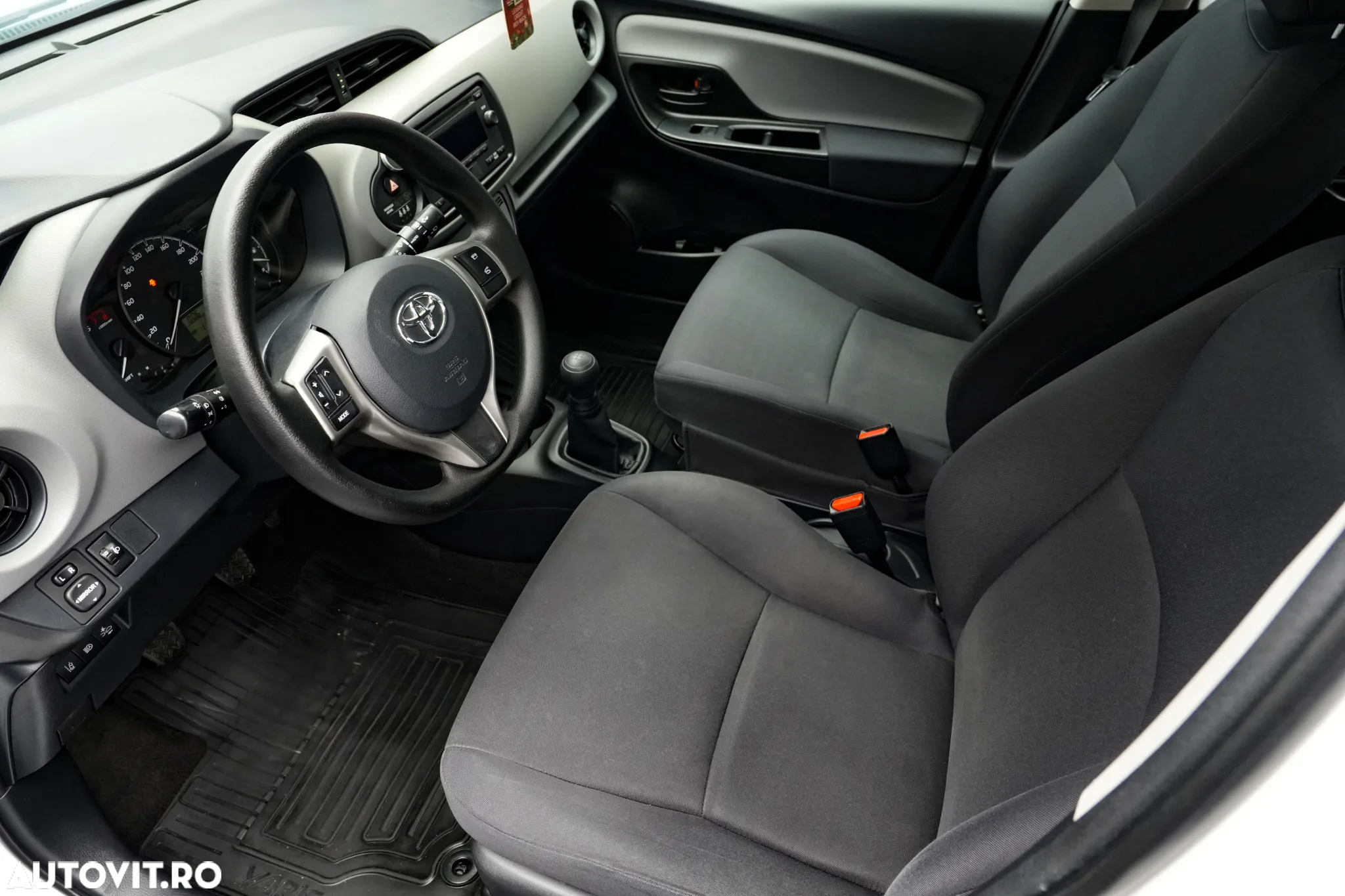 Toyota Yaris 1.0 L Eco - 11