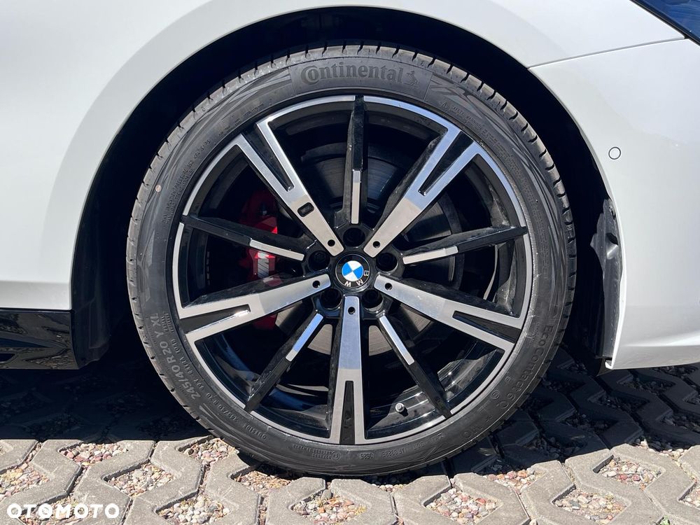 BMW Seria 5 520d xDrive mHEV - 38