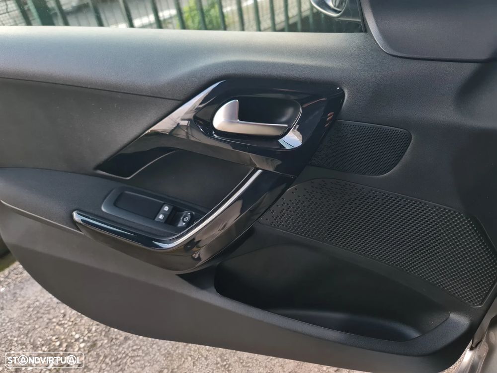 Peugeot 208 1.2 PureTech Signature - 22