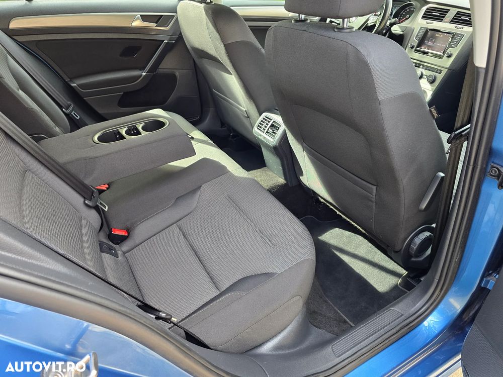 Volkswagen Golf - 10