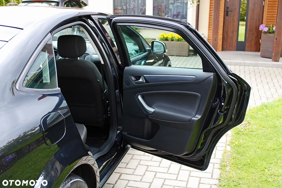 Ford Mondeo 2.0 TDCi Ambiente - 13