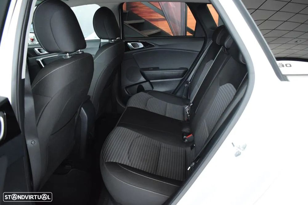 Kia Ceed SW 1.6 CRDi MHEV Dynamic - 25