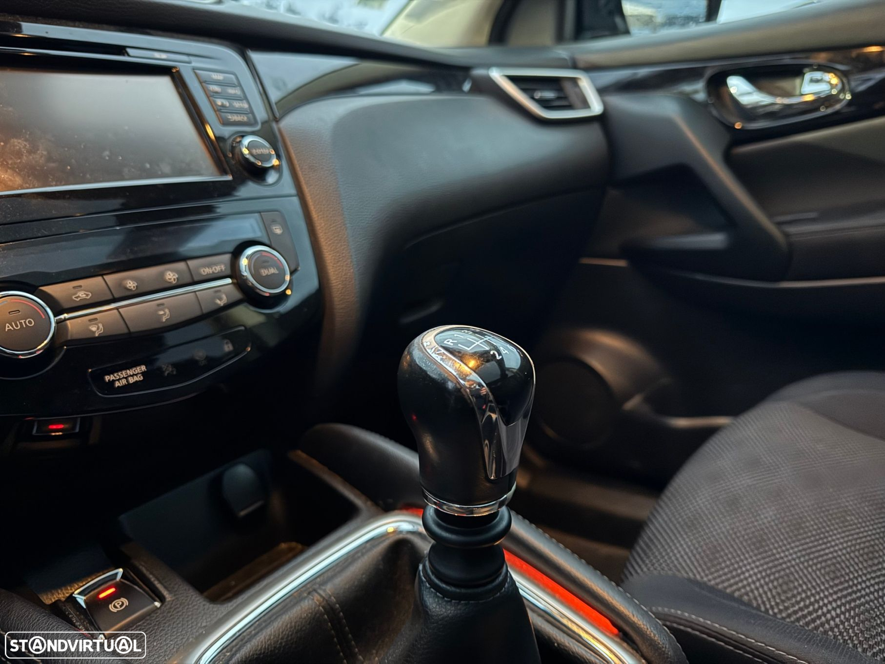 Nissan Qashqai 1.5 dCi N-Connecta 18 - 26