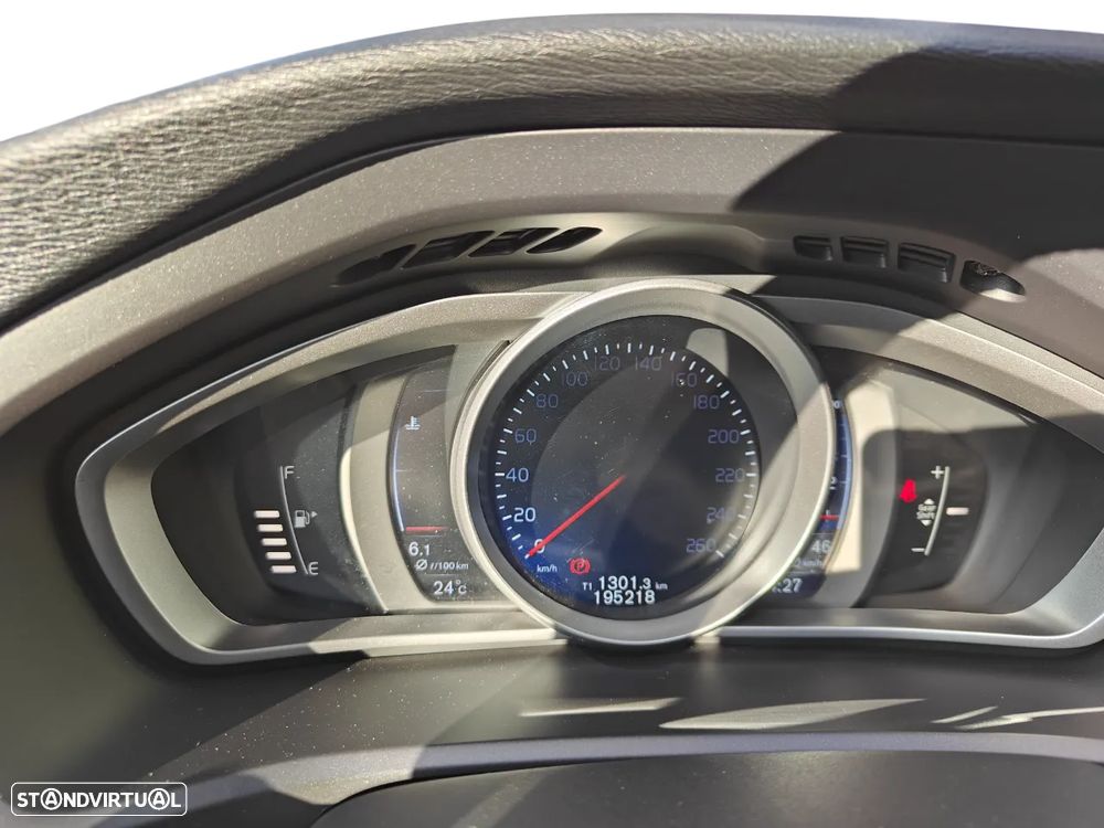 Volvo V40 2.0 D2 R-Design - 8