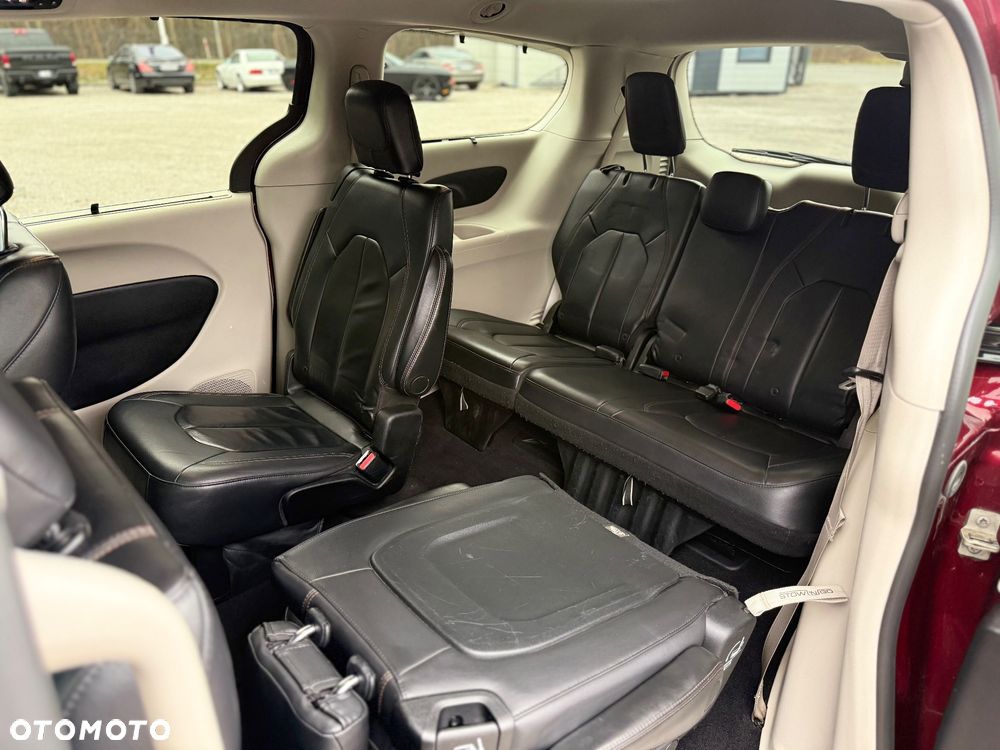 Chrysler Pacifica - 25