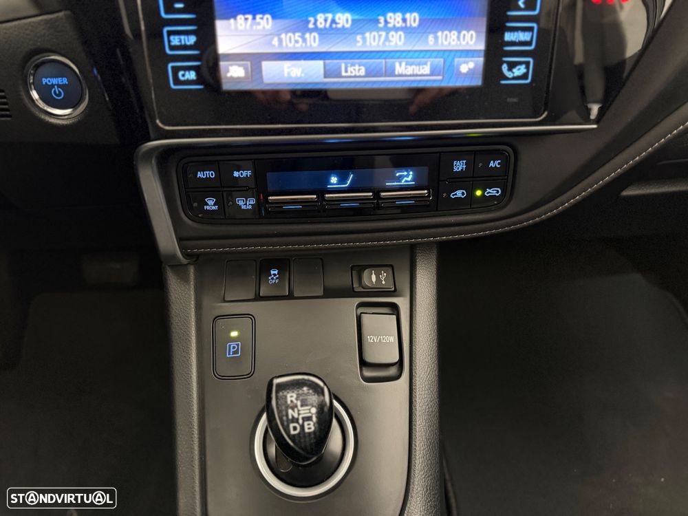 Toyota Auris Touring Sports 1.8 HSD Comfort+P.Sport - 18