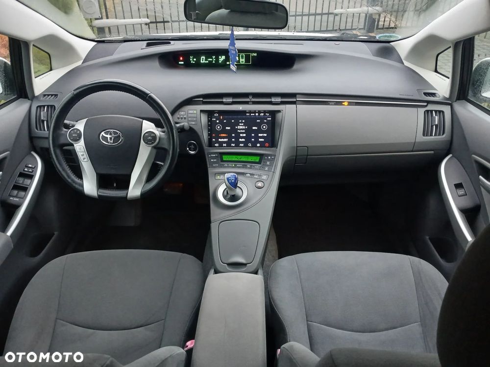 Toyota Prius (Hybrid) Executive - 27