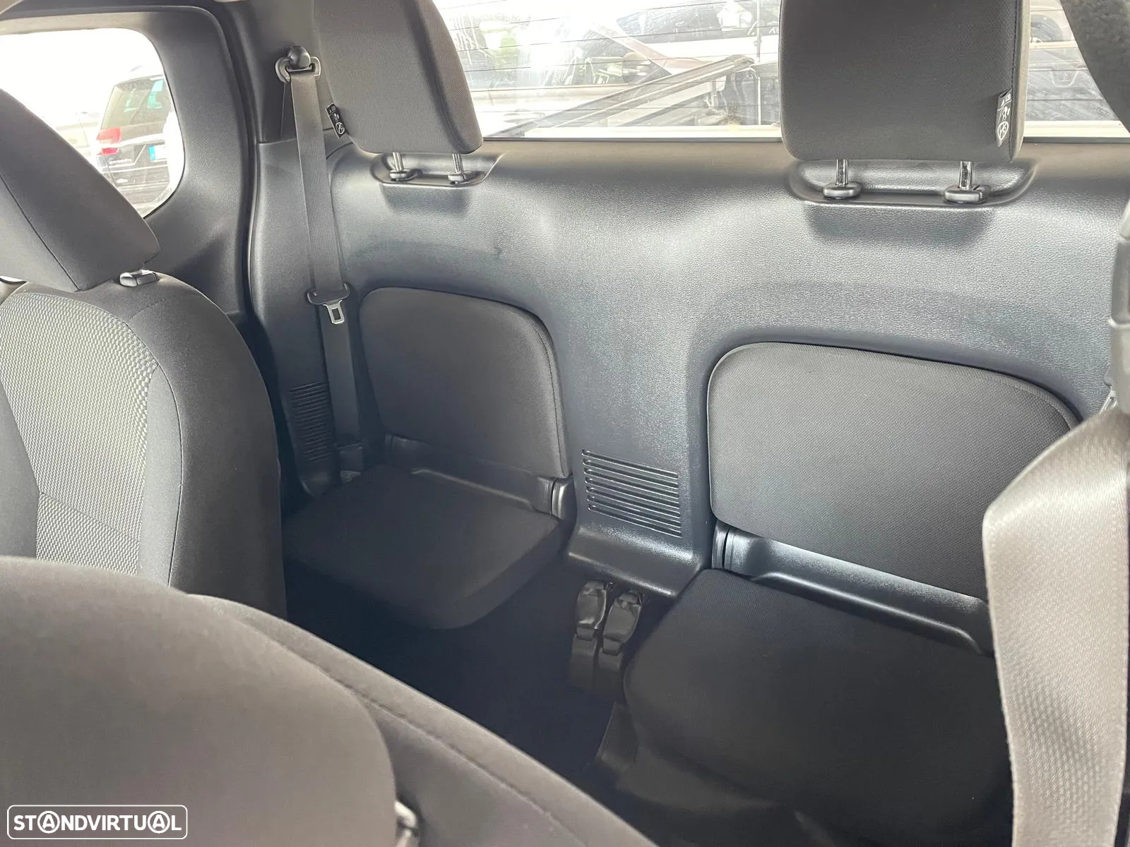 Nissan Navara 2.3 dCi CD 4WD Visia - 24