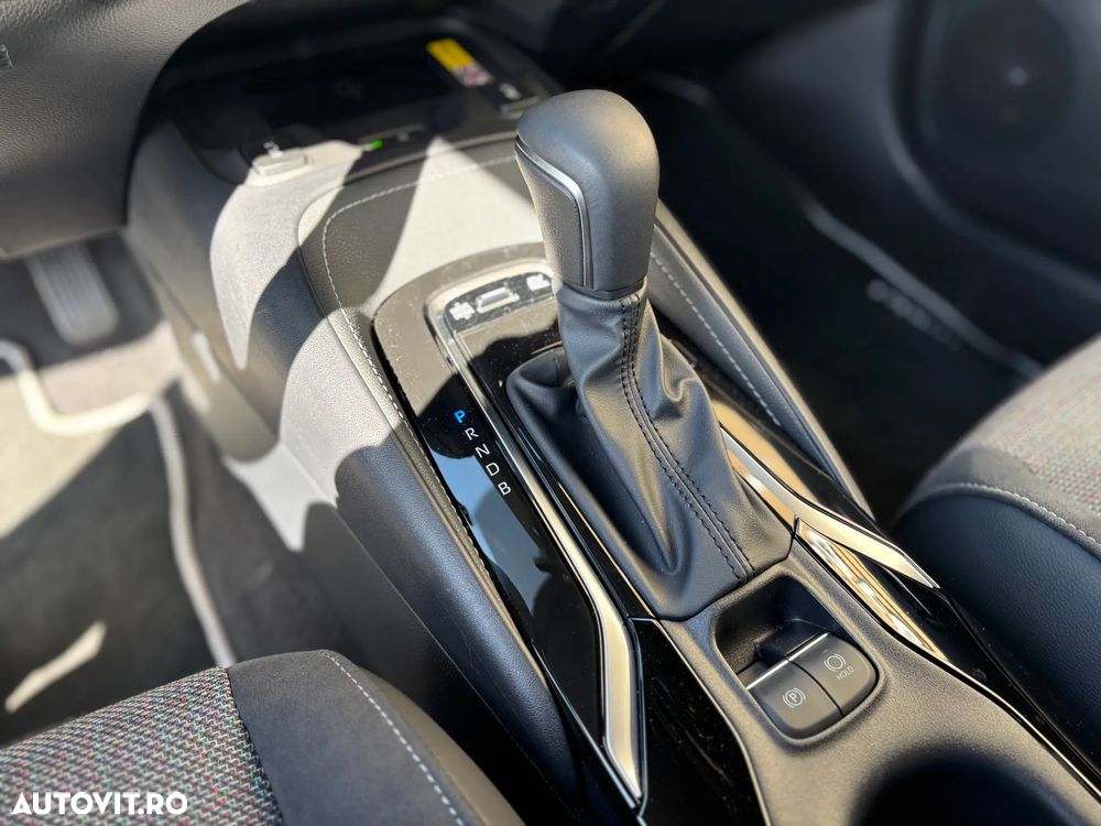 Toyota Corolla 1.8 HSD Dynamic - 18